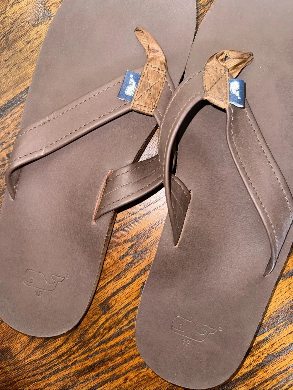 men’s brown leather flip flops - vineyard vines!